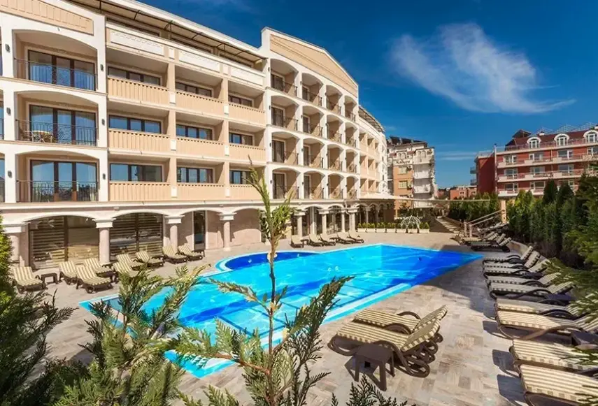 Basen w hotelu Hotel Siena Palace