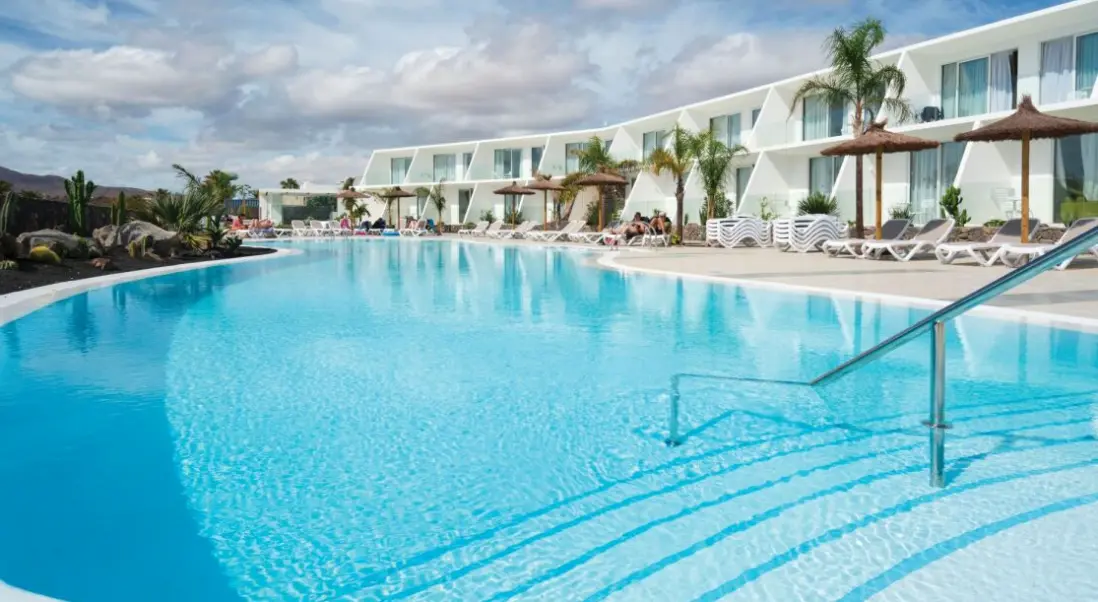 Basen w hotelu Hsa Ficus