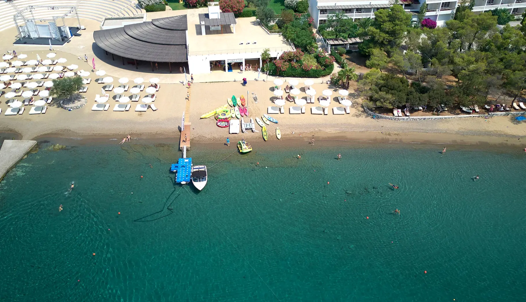 Plaża przy hotelu Hydra Beach Resort