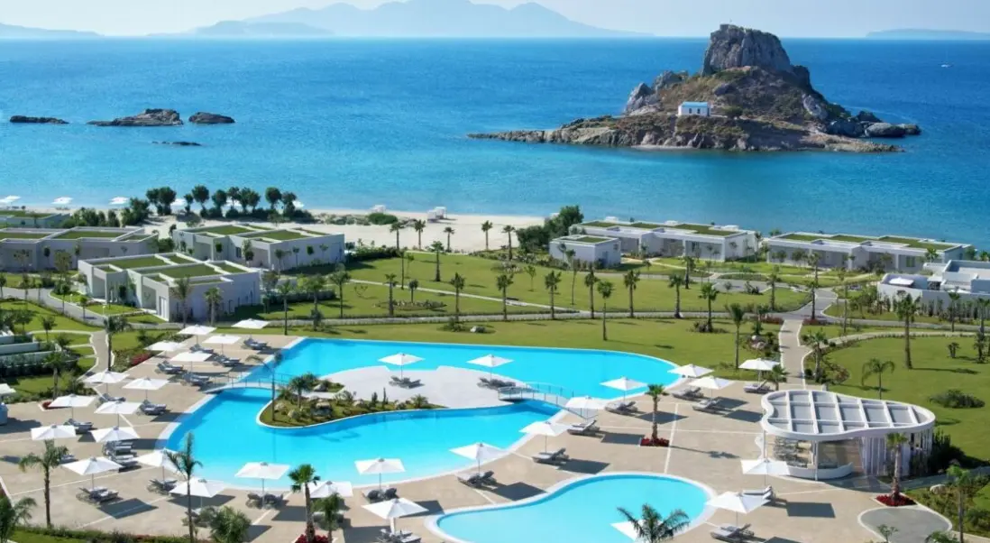 Basen w hotelu Ikos Aria
