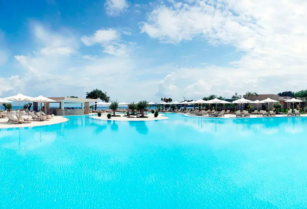 Basen w hotelu Ikos Dassia