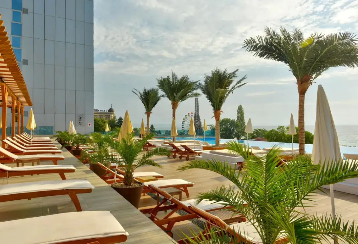 Basen w hotelu International Hotel Casino & Tower Suites