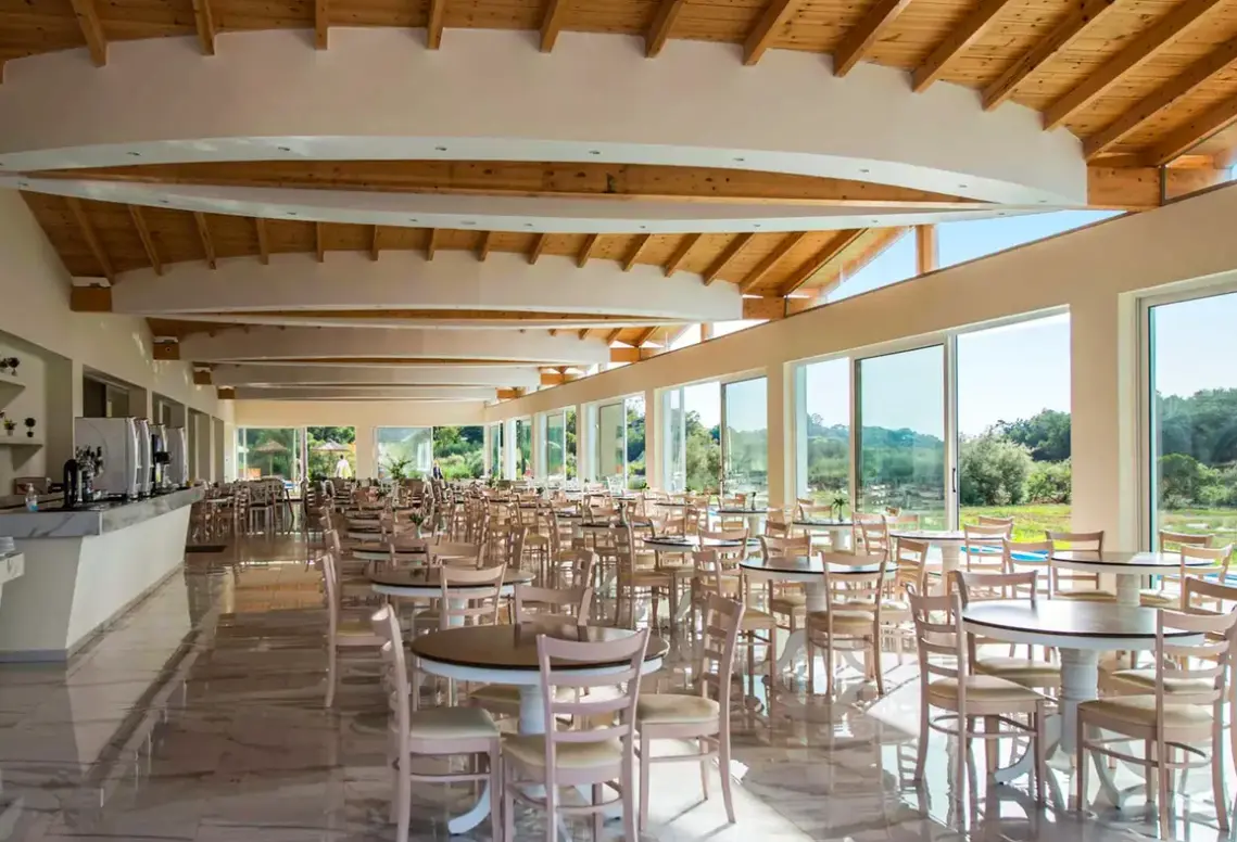 Restauracja i jedzenie w hotelu Laguna Holiday Resort