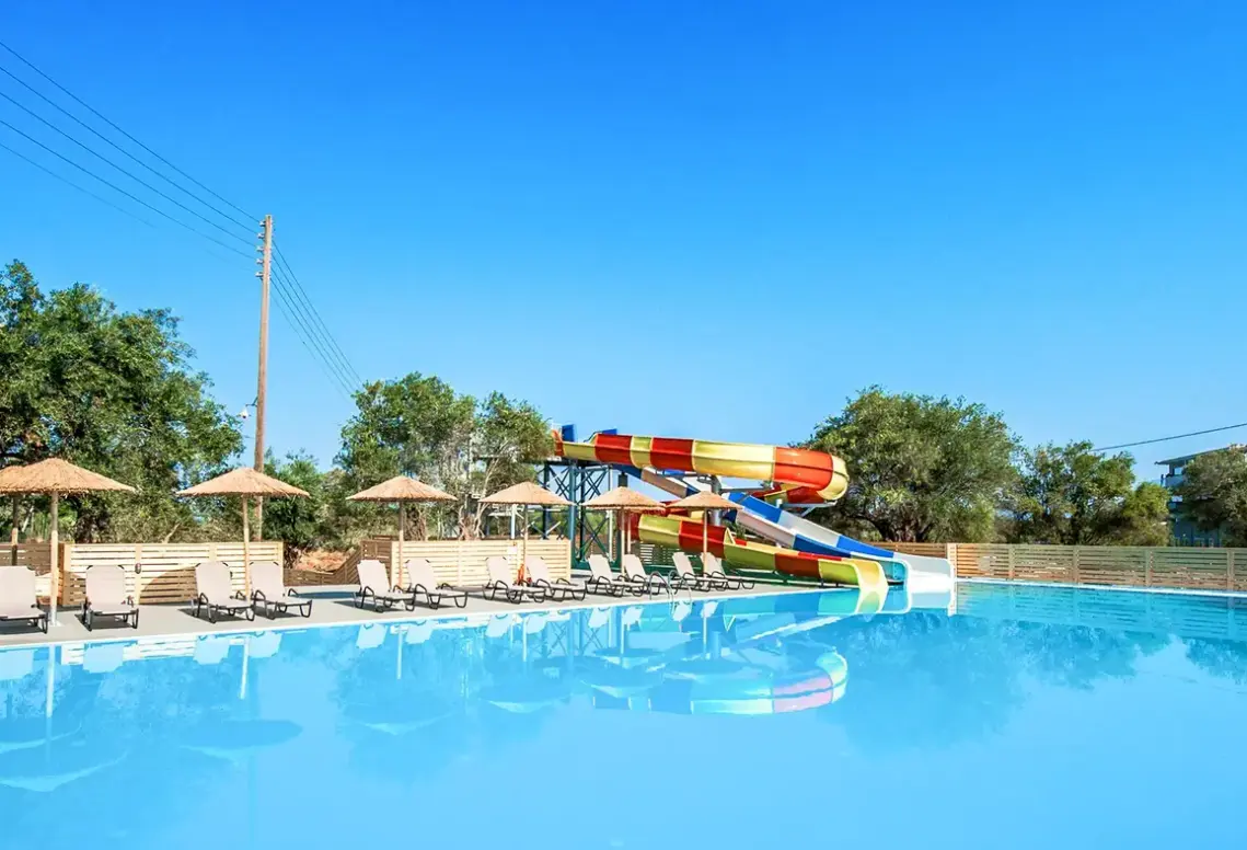 Basen w hotelu Laguna Holiday Resort
