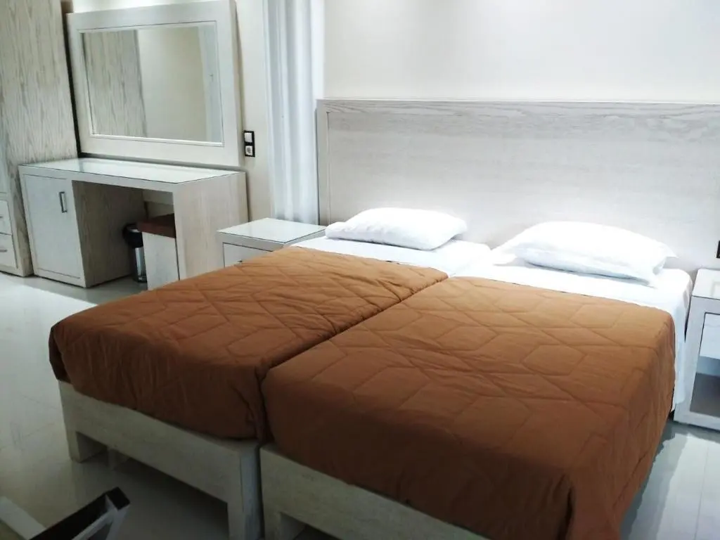 Mariana Hotel And Studios — MARIANA HOTEL AND STUDIOS