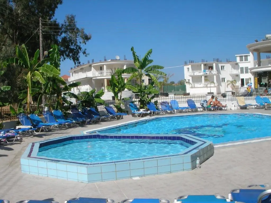 Mariana Hotel And Studios — MARIANA HOTEL AND STUDIOS