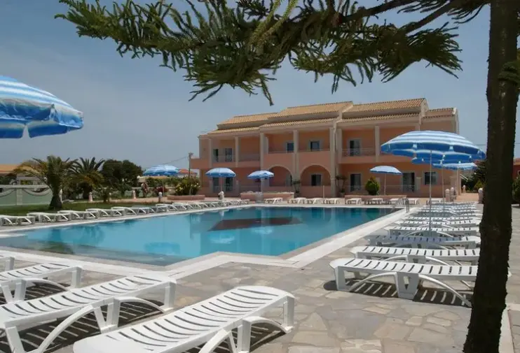 Basen w hotelu Mediterranean Blue