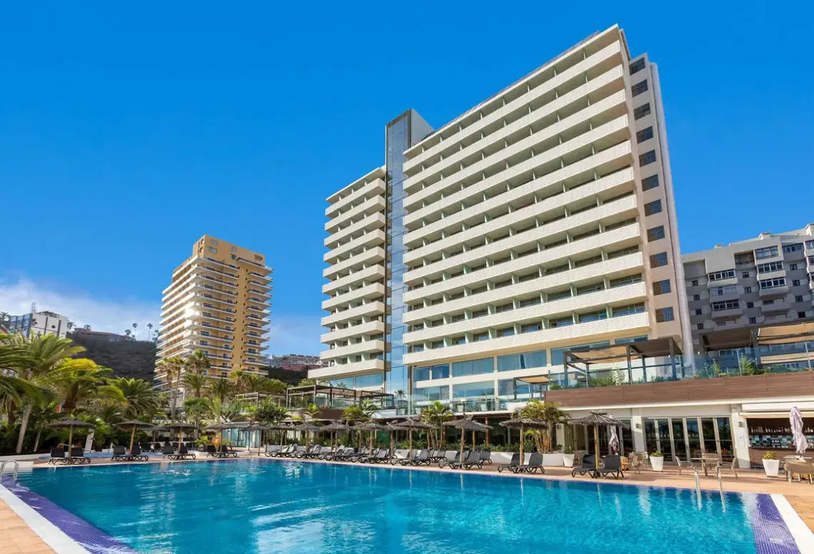 Basen w hotelu Melia Costa Atlantis