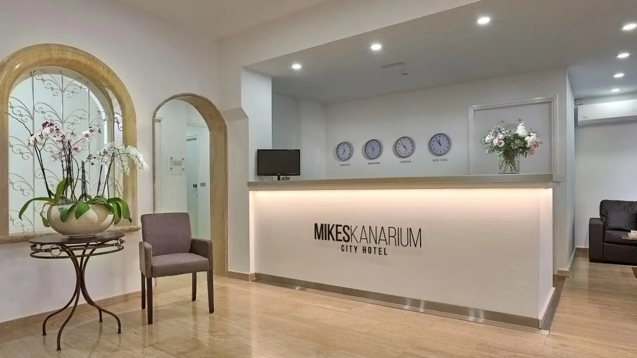 Mikes Kanarium — MIKES KANARIUM