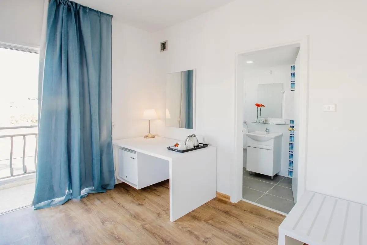 Mikes Kanarium — MIKES KANARIUM