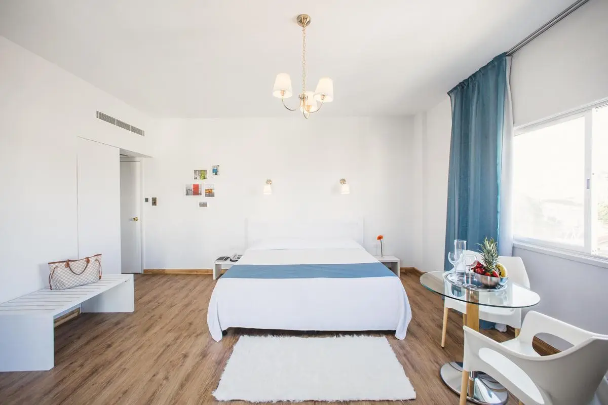 Mikes Kanarium — MIKES KANARIUM