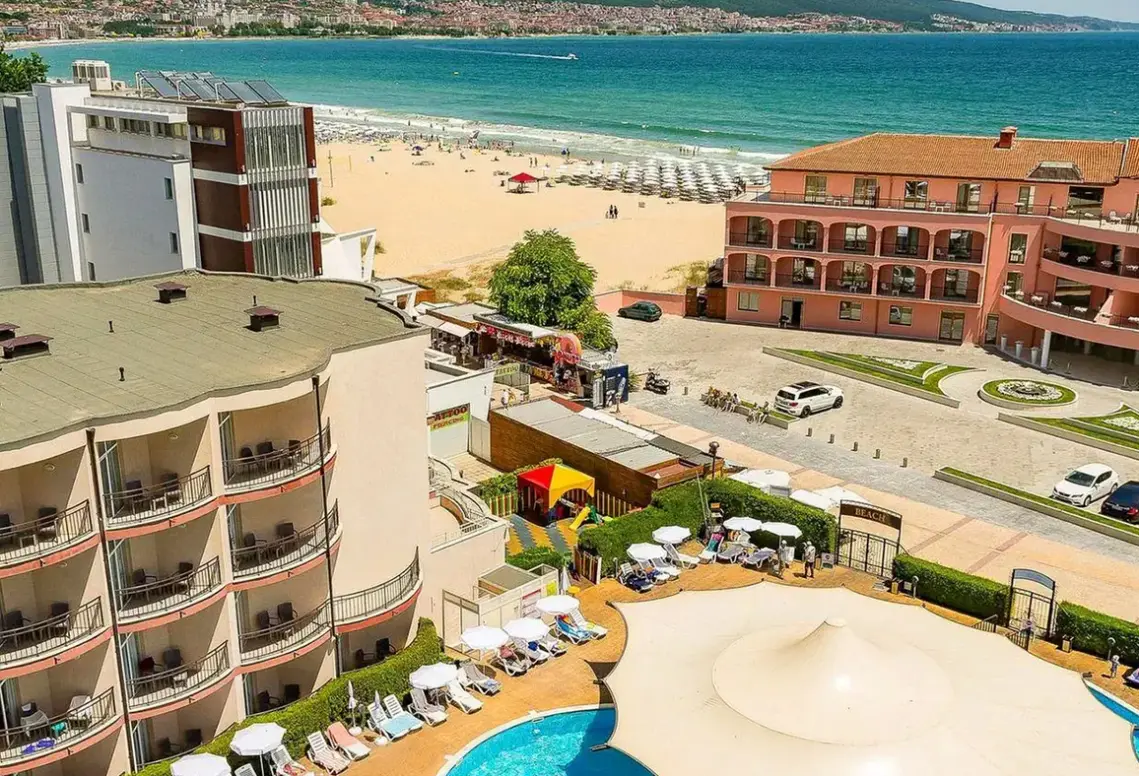 Plaża przy hotelu Mpm Astoria