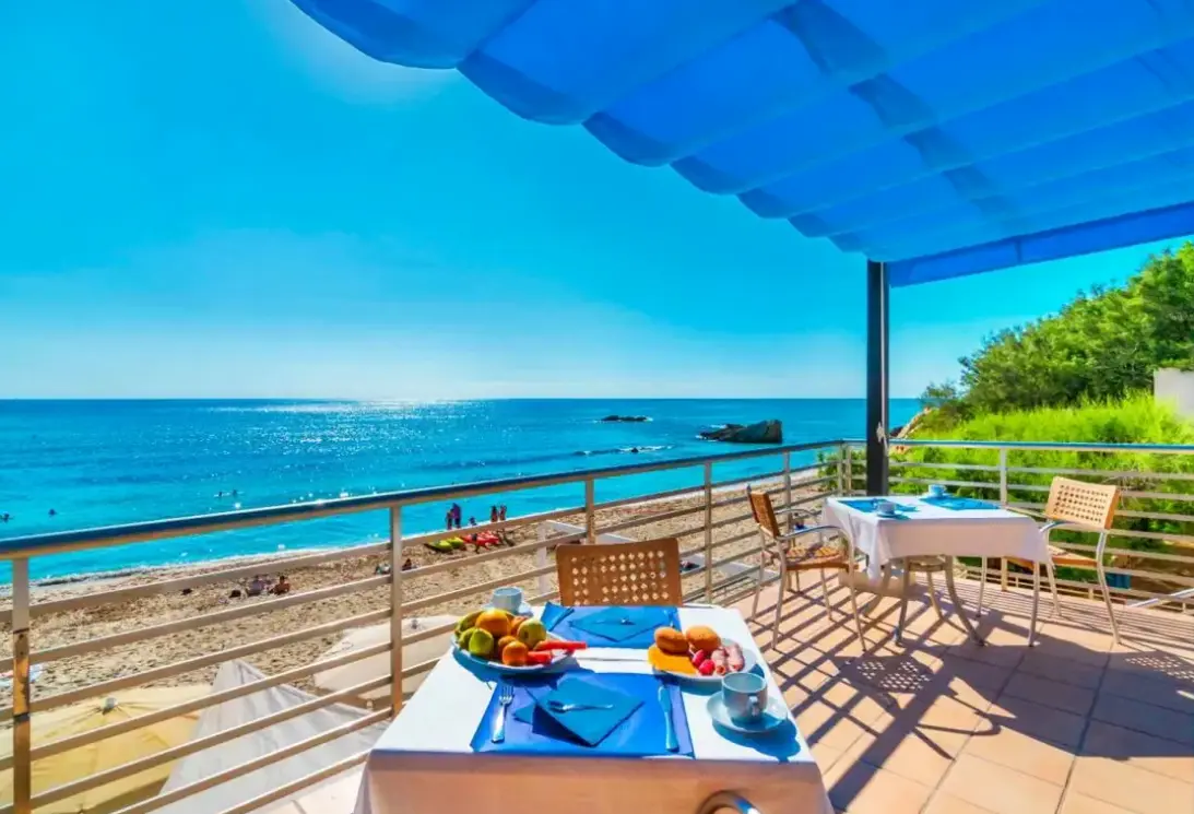 Plaża przy hotelu Na Forana