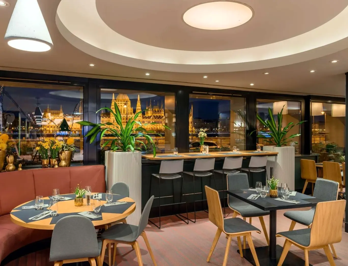 Restauracja i jedzenie w hotelu Novotel Budapest Danube