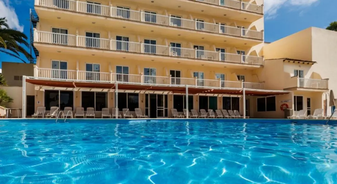 Basen w hotelu O7 Cala Ratjada
