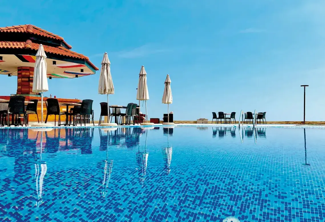 Basen w hotelu Obzor Beach Resort