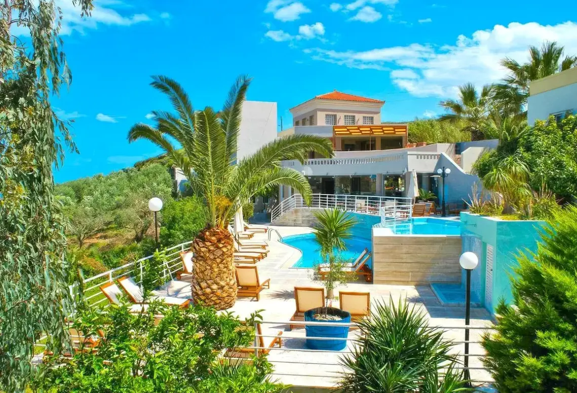 Basen w hotelu Pelagia Bay