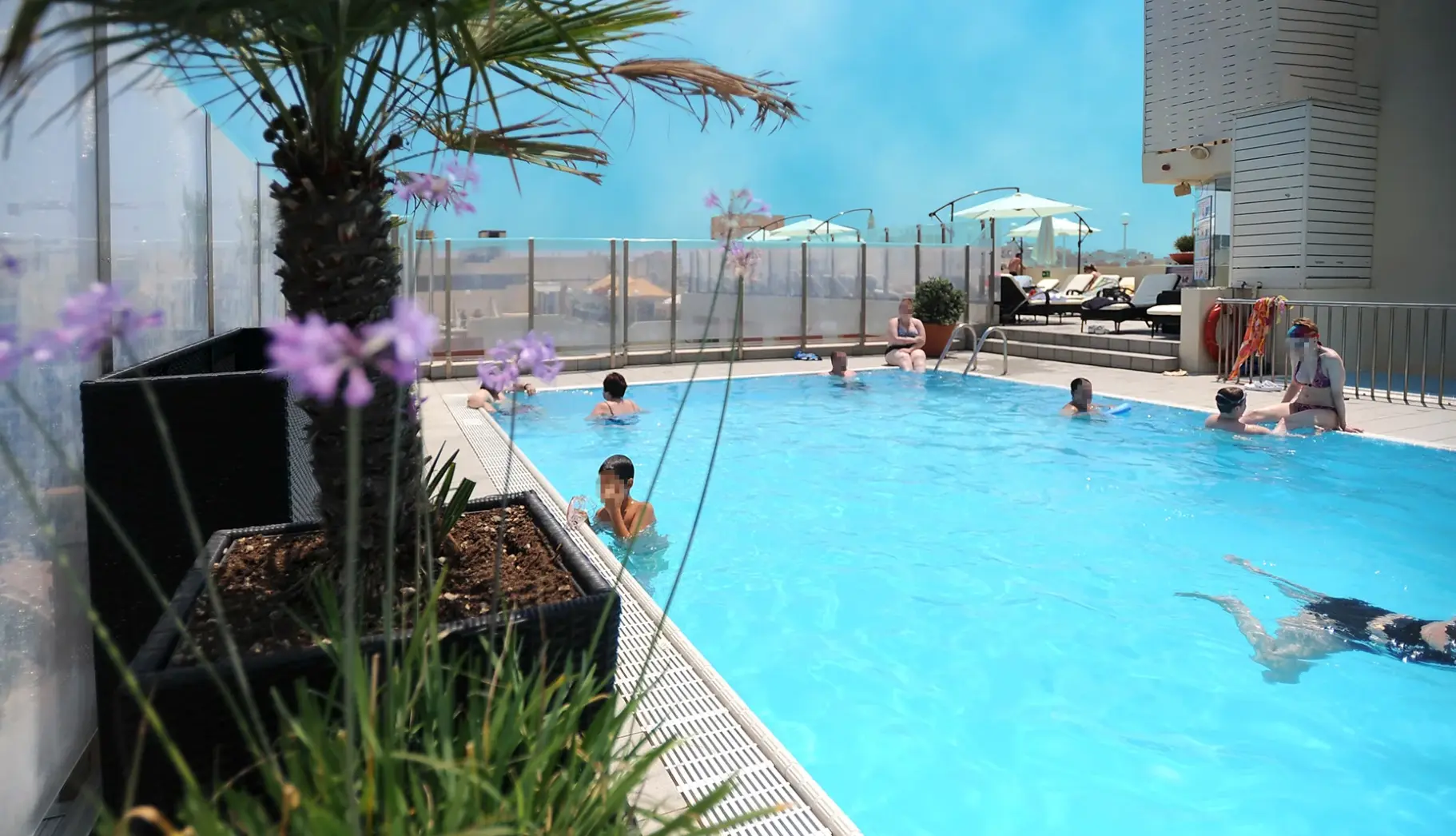 Basen w hotelu Plaza Regency Hotel