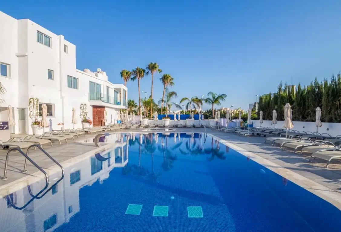 Basen w hotelu Protaras Plaza Hotel