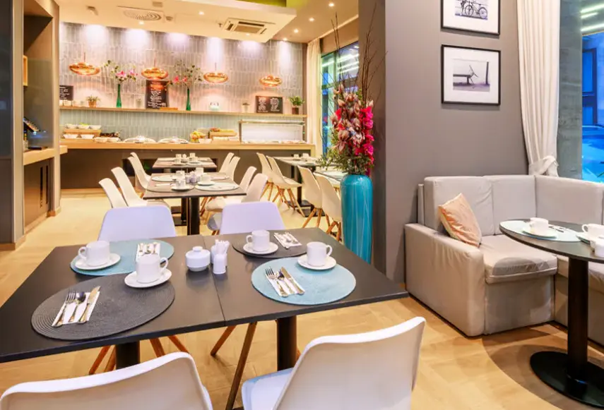 Restauracja i jedzenie w hotelu Roombach Hotel Budapest Center