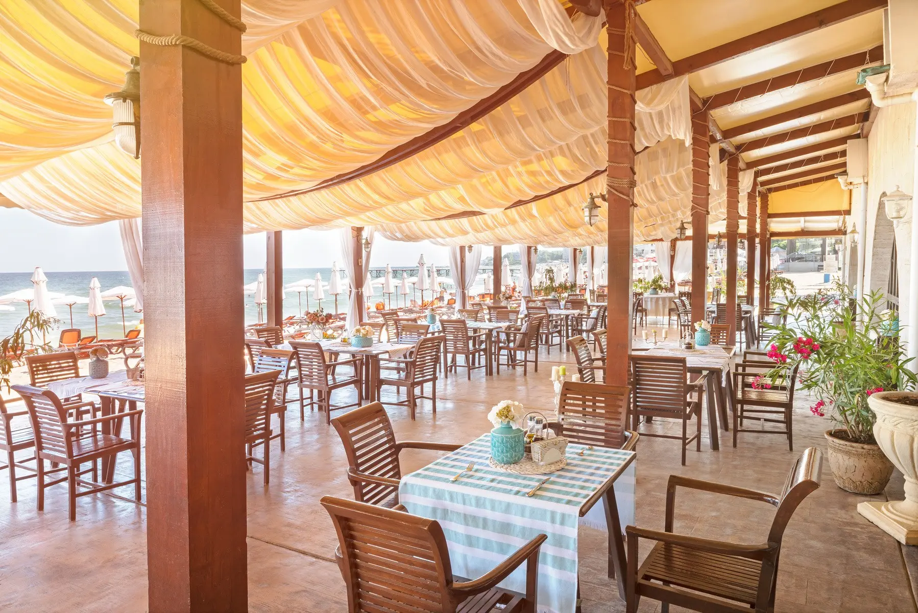 Restauracja i jedzenie w hotelu Sunny Day Club Hotel