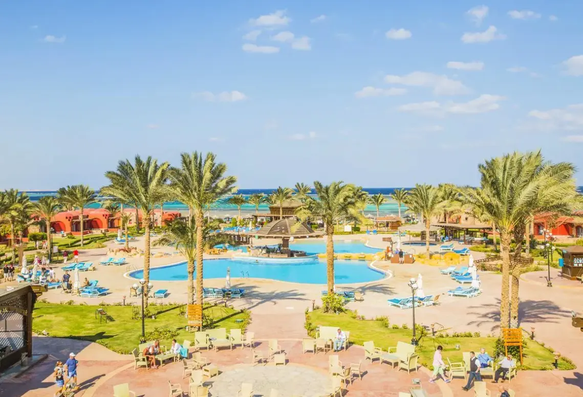 Basen w hotelu Swisstouch Oriental Resort & Spa