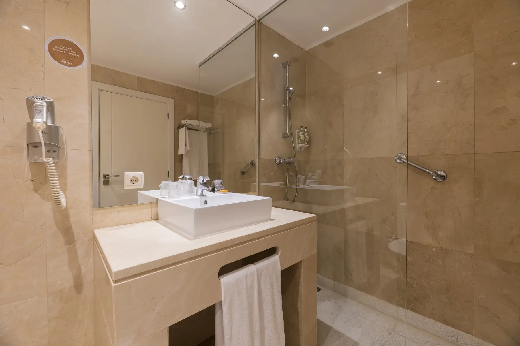 Topazio Vibe Beach Hotel And Apartments — TOPAZIO VIBE BEACH HOTEL AND APARTMENTS