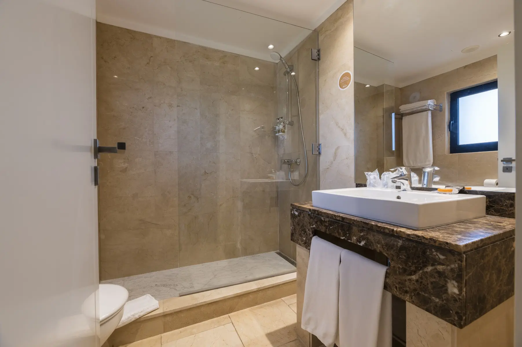 Topazio Vibe Beach Hotel And Apartments — TOPAZIO VIBE BEACH HOTEL AND APARTMENTS