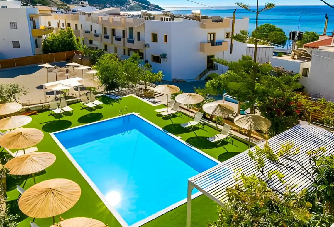 Basen w hotelu Triton Authentic Cretan Hotel