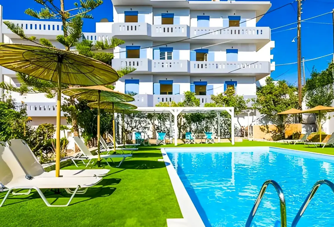 Basen w hotelu Triton Authentic Cretan Hotel