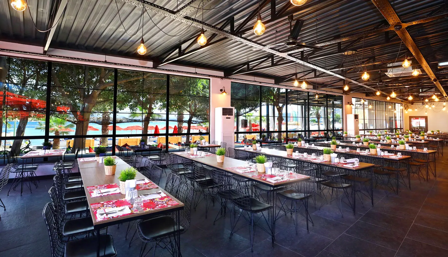 Restauracja i jedzenie w hotelu Very Chic Hotel