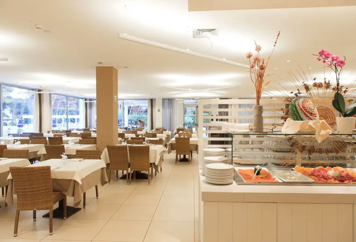 Restauracja i jedzenie w hotelu Voi Daniela Essentia