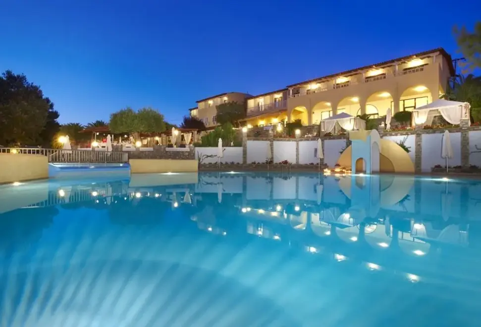 Basen w hotelu Acrotel Elea Beach