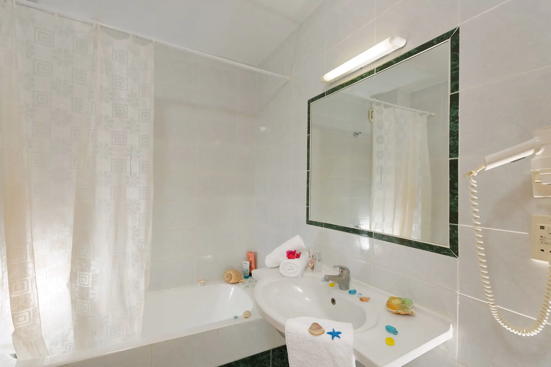 Agrabella Hotel — AGRABELLA