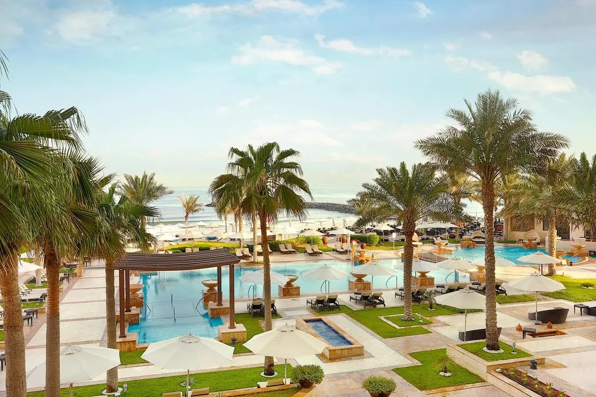 Basen w hotelu Ajman Saray; a Luxury Collection Hotel; Ajman