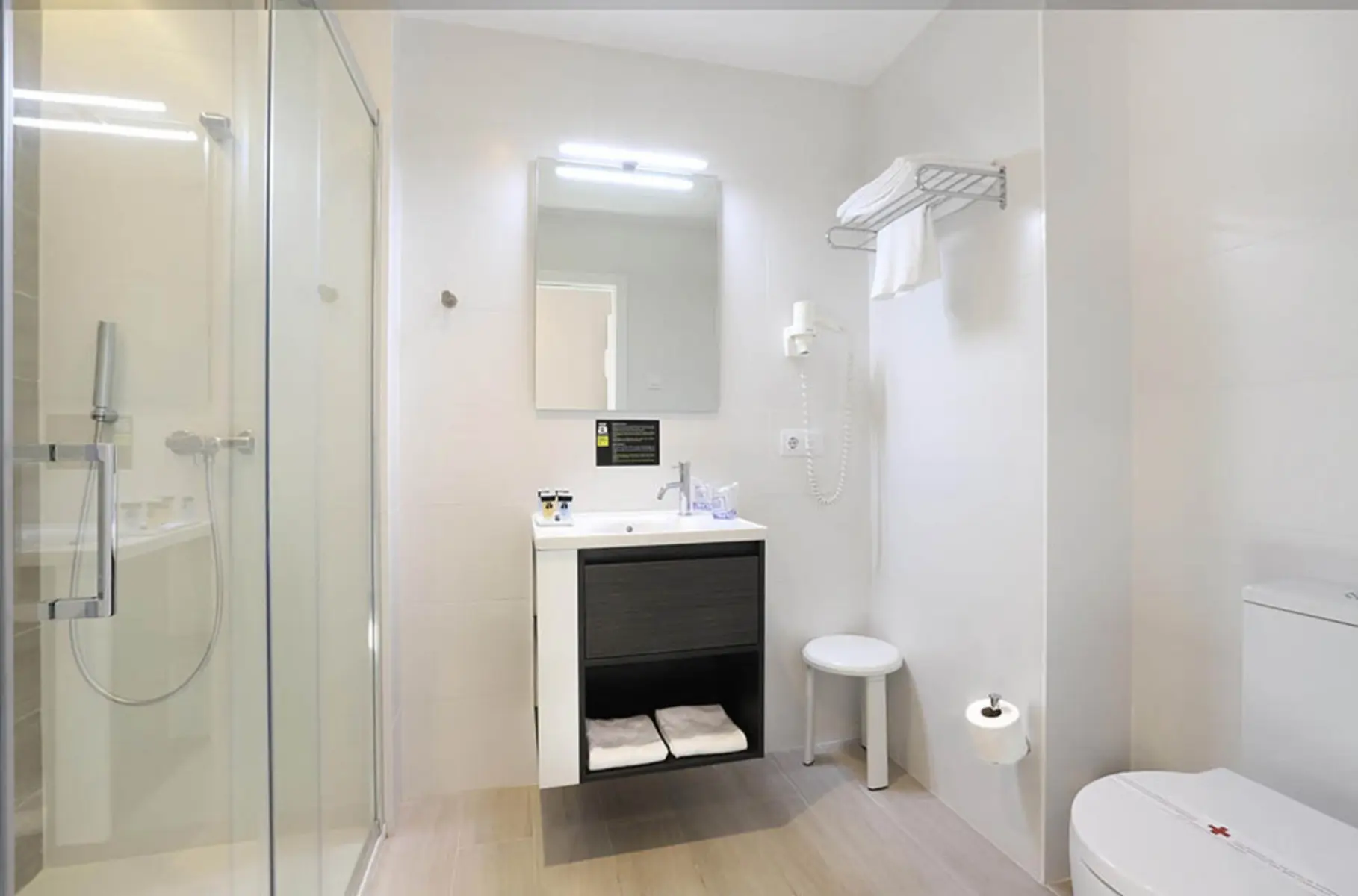 Łazienka w pokoju hotelu Alameda