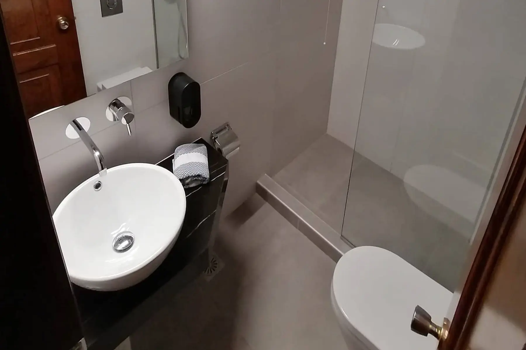 Alexis Hotel — ALEXIS