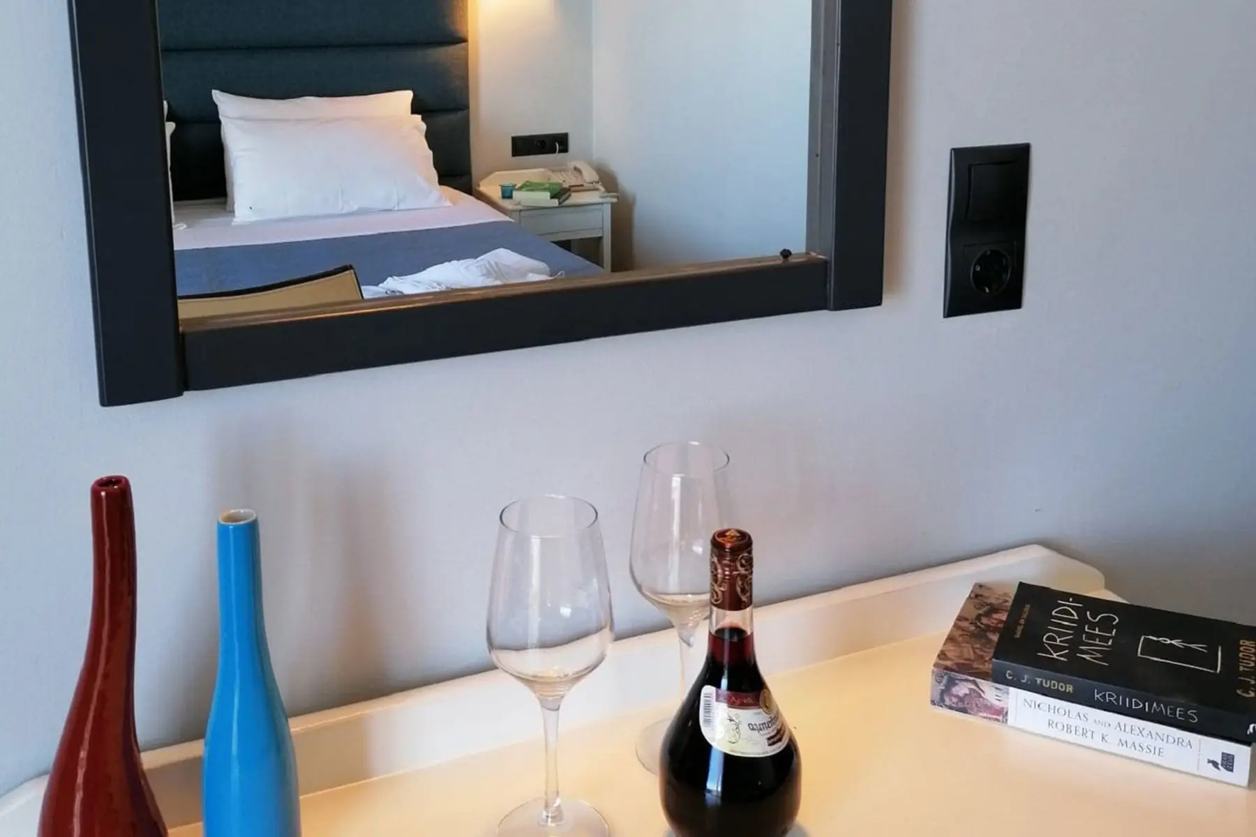 Alexis Hotel — ALEXIS