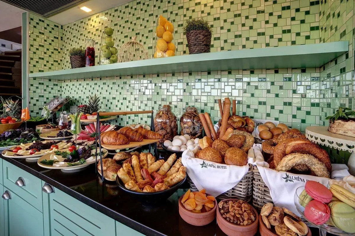 Restauracja i jedzenie w hotelu Almina