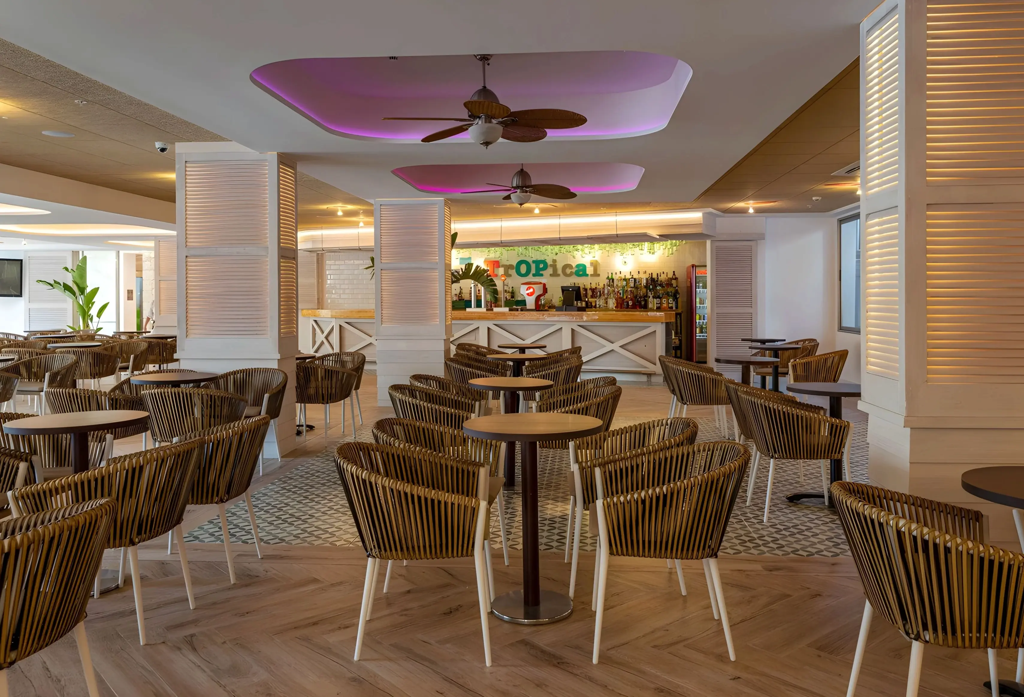 Restauracja i jedzenie w hotelu Ambassador Playa I
