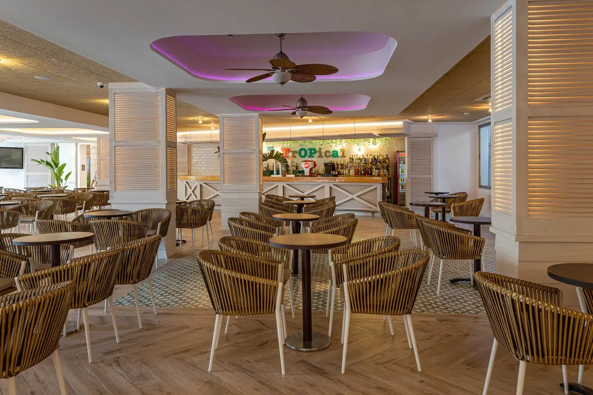 Restauracja i jedzenie w hotelu Ambassador Playa Ii