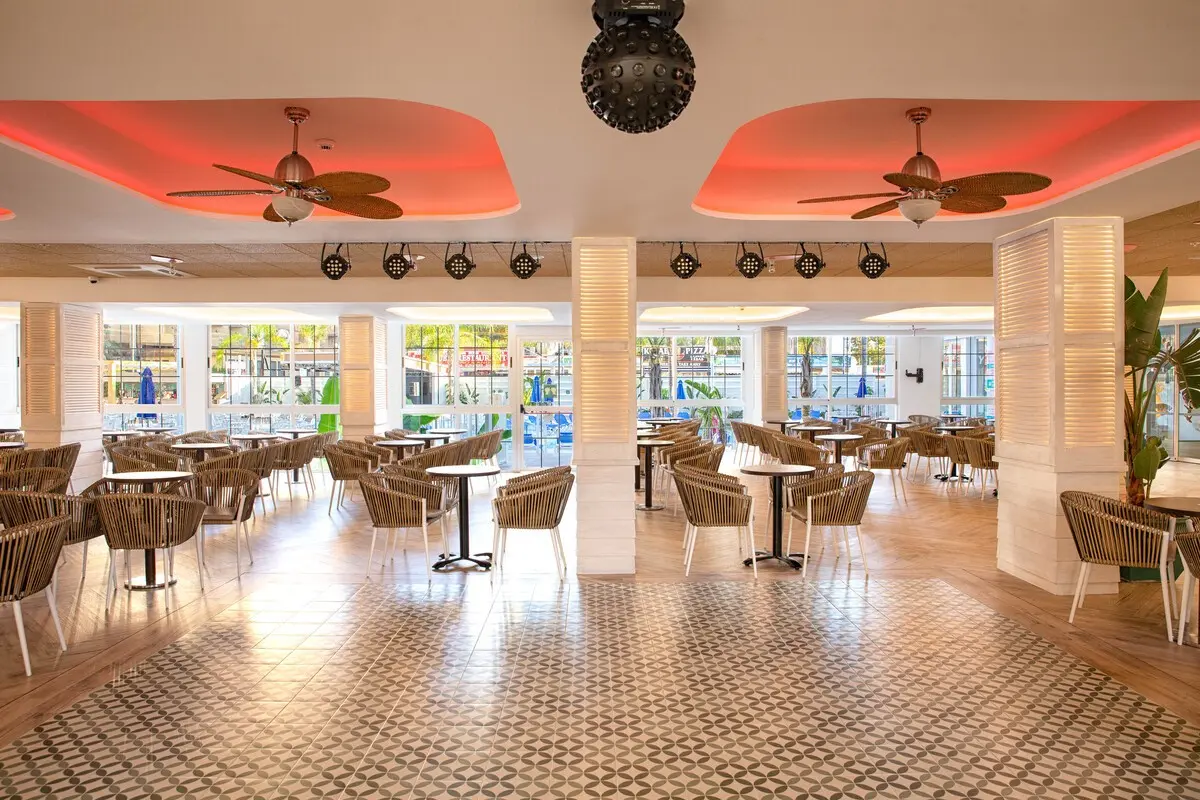 Restauracja i jedzenie w hotelu Ambassador Playa Ii