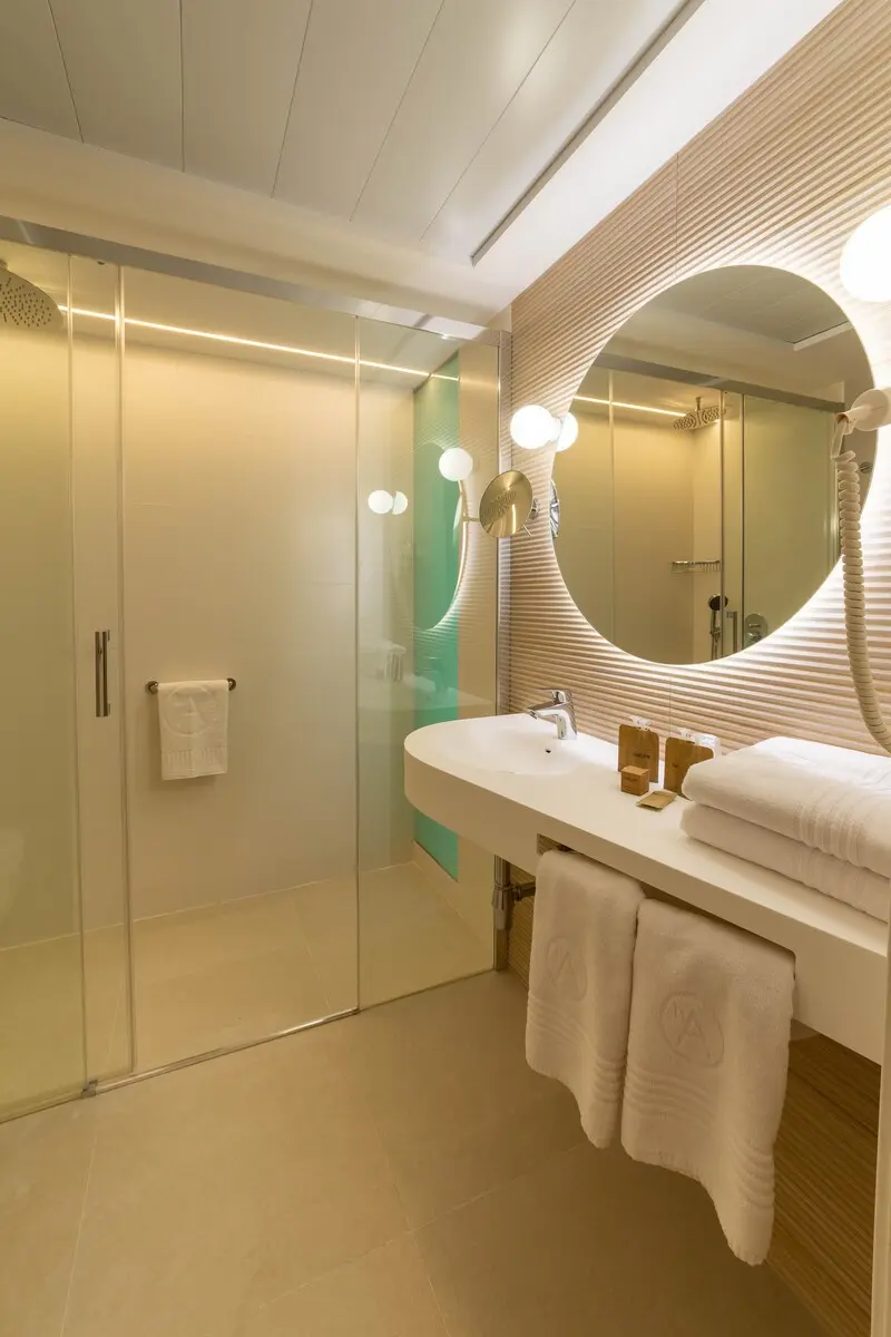 Łazienka w pokoju hotelu Ambassador Playa Ii