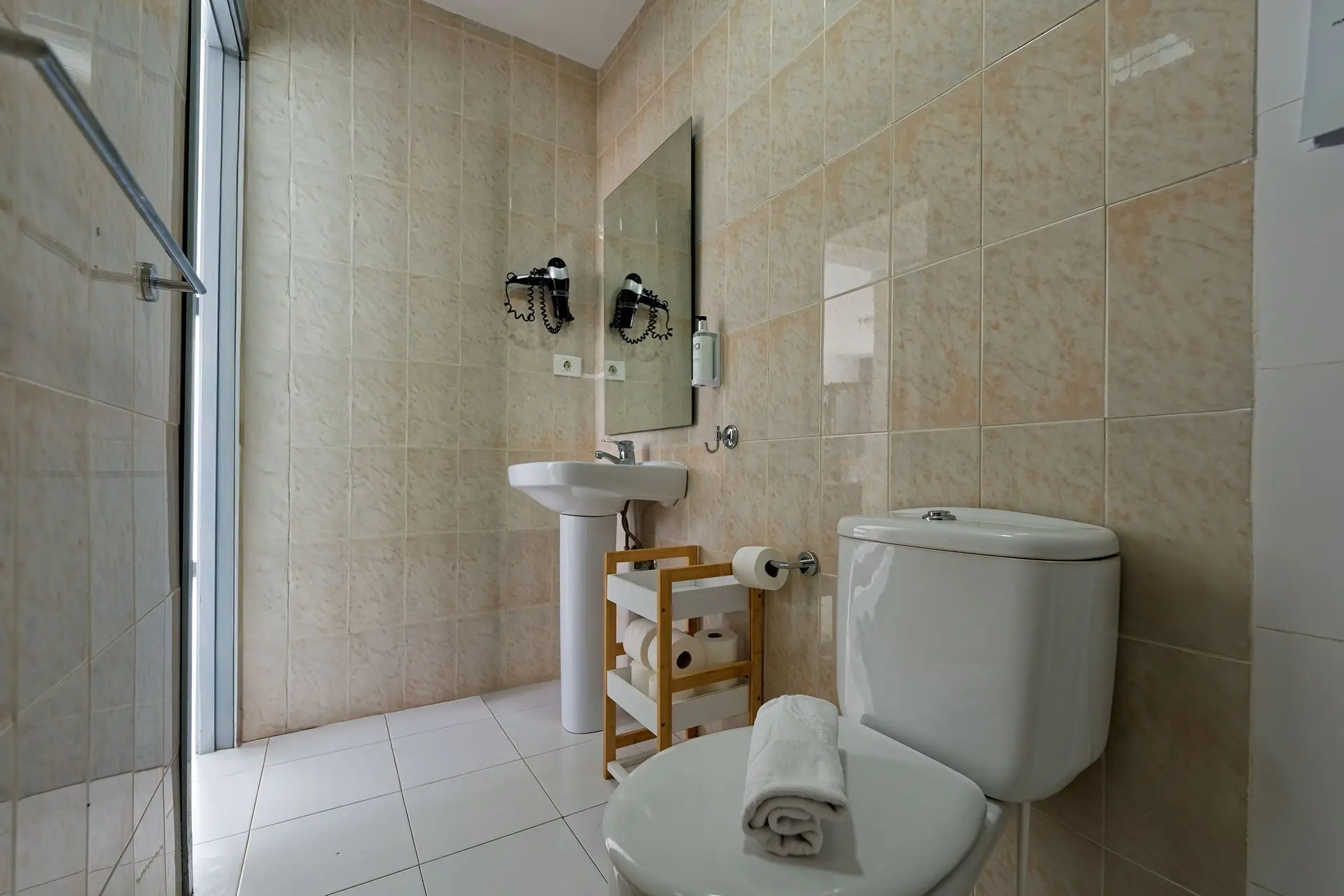 Apartamentos Roslara — APARTAMENTOS ROSLARA