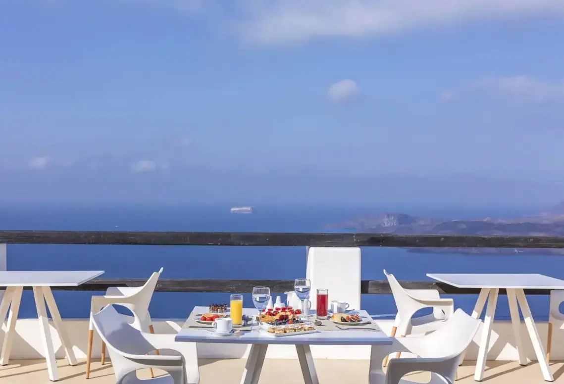 Restauracja i jedzenie w hotelu Apeiron Blue Santorini