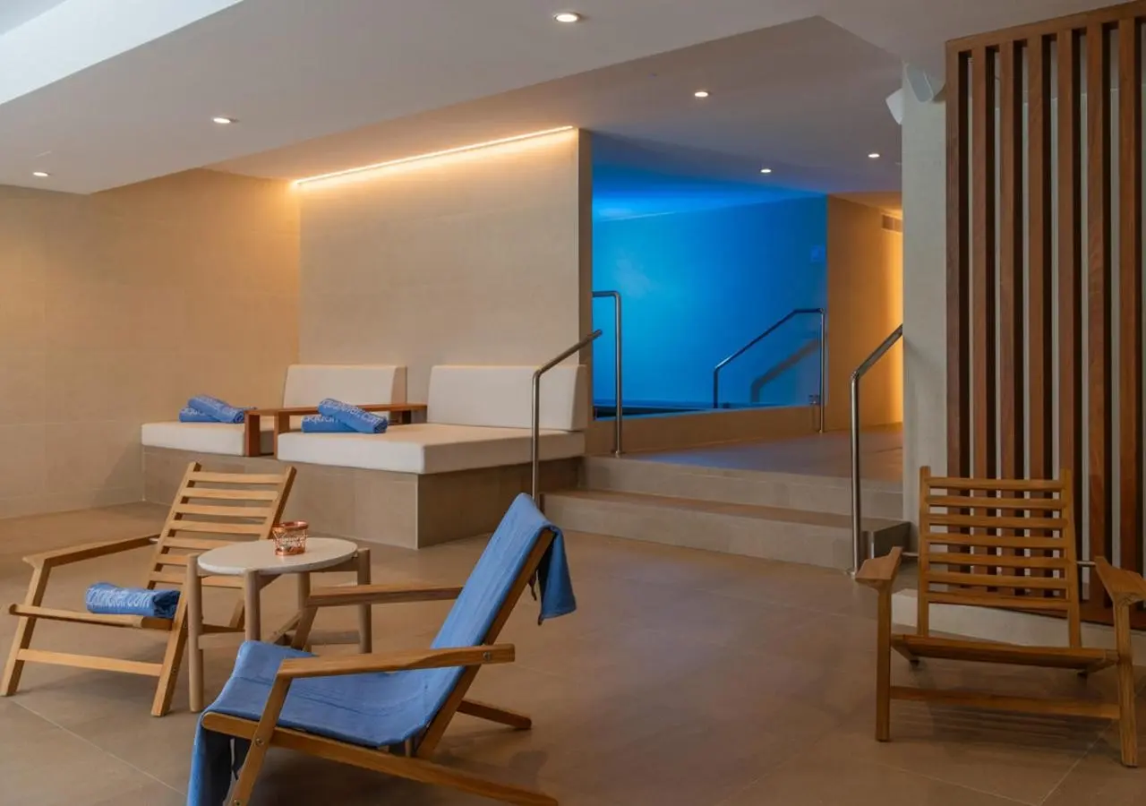 Aqua Hotel The Breeze — AQUA HOTEL THE BREEZE & SPA