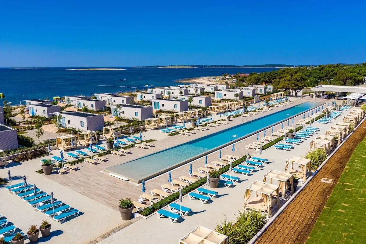 Basen w hotelu Arena Grand Kažela Campsite