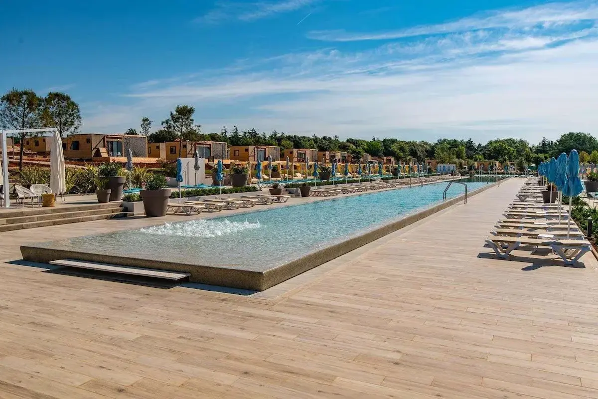 Basen w hotelu Arena Grand Kažela Campsite