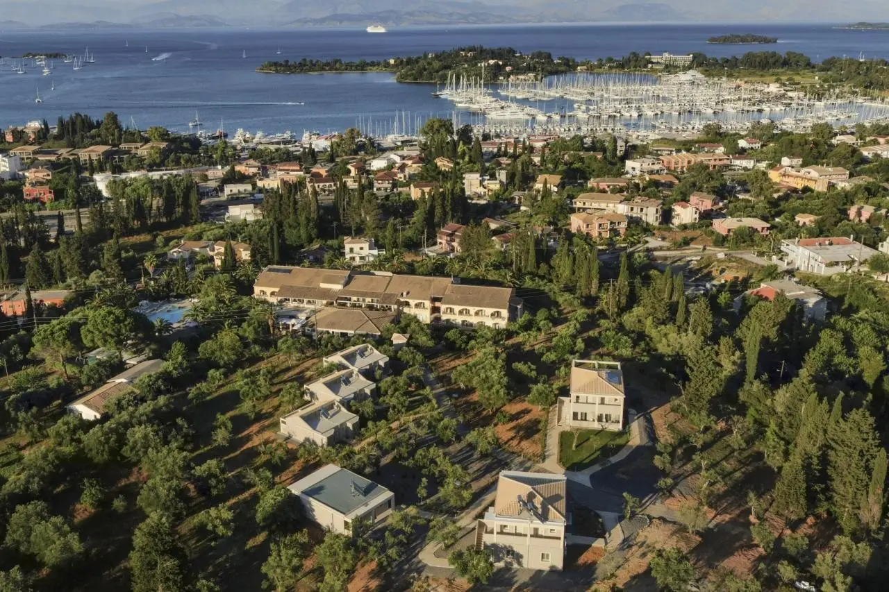 Hotel Art. Hotel Debono