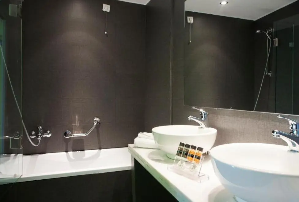 Athens Center Square — ATHENS CENTER SQUARE